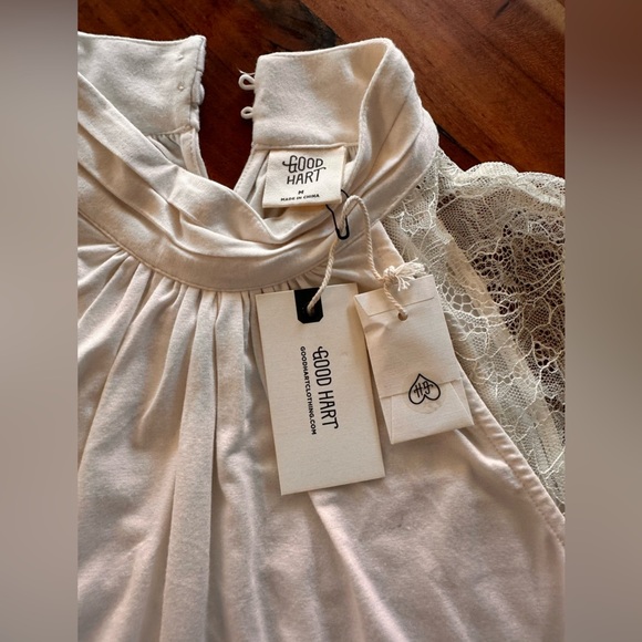 Good Hart Elegant White Lace Chemise - Picture 4 of 5